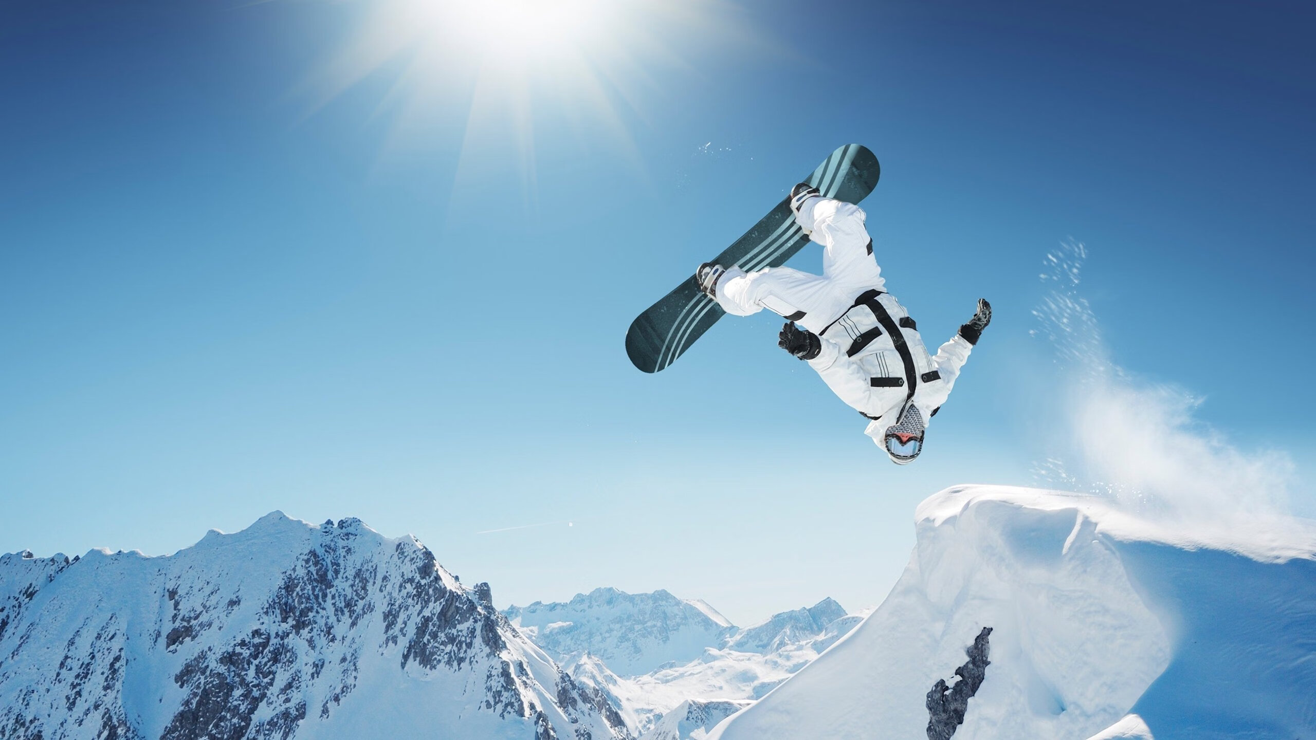 “未来已来：自动驾驶赛车引领新潮流”，自动驾驶塑未来